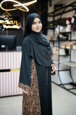 Abaya E Wareesha