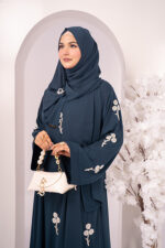 Ushna Karchupi Abaya